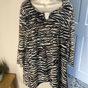 Dana Buchman 3/4 sleeve zebra print top